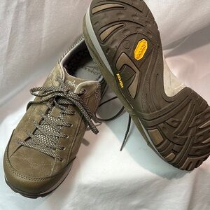 Dansko Paisley Waterproof Walking Shoes - Walnut Suede